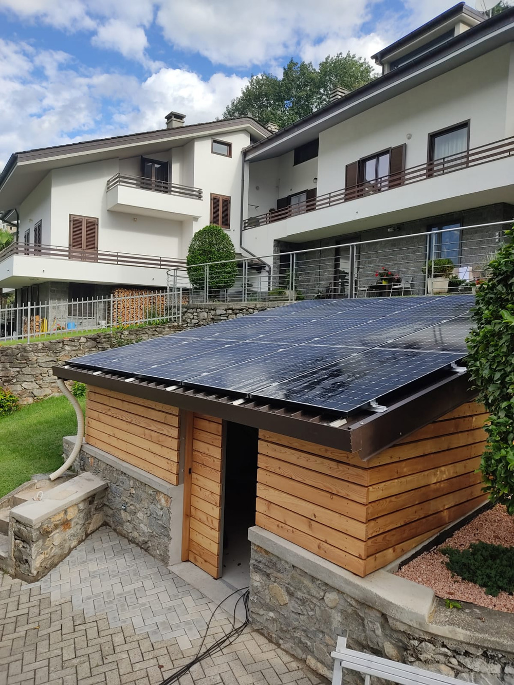 Pannelli solari SunPower di un impianto fotovoltaico a Castione Andevenno (SO)
