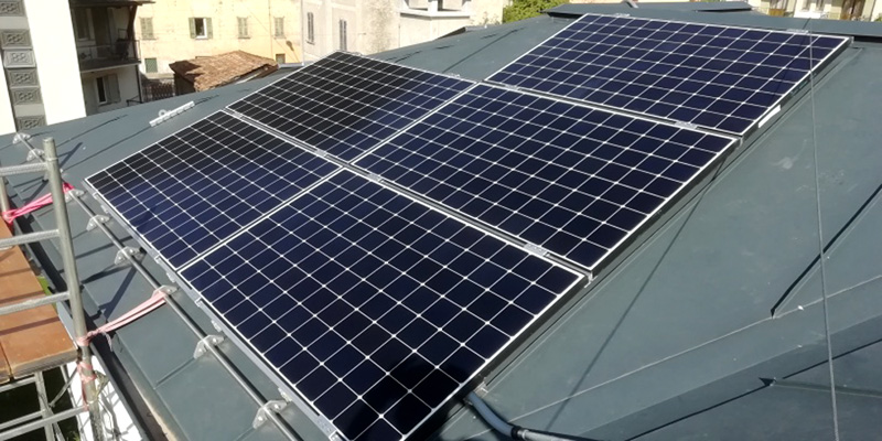Pannelli solari SunPower di un impianto fotovoltaico a Tirano (SO)