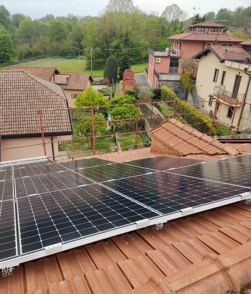 Pannelli solari SunPower di impianto fotovoltaico ad Alzate Brianza (CO) via don Minzoni