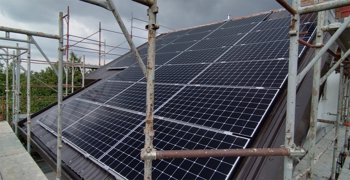 Pannelli solari SunPower Maxeon 3 400 di impianto fotovoltaico a Carate Brianza (MB) via Riverio Superiore 4