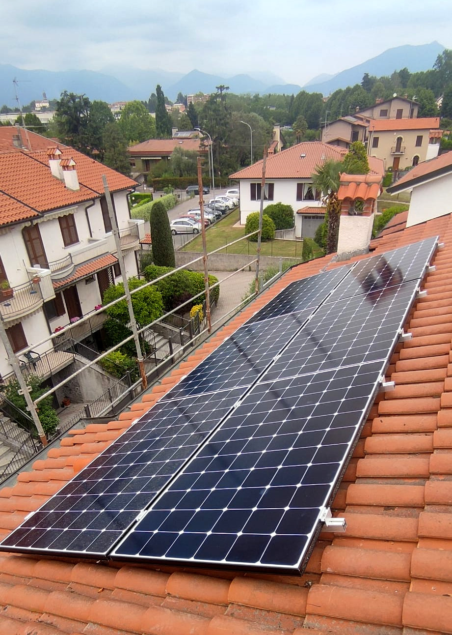 Pannelli solari SunPower Maxeon 5 AC di impianto fotovoltaico a Renate (MB) via Giacomo Matteotti 11