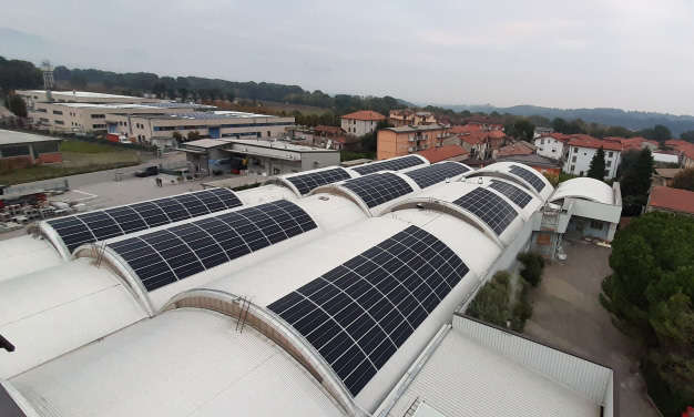 Pannelli solari SunPower in impianto fotovoltaico aziendale a Brenna (CO)