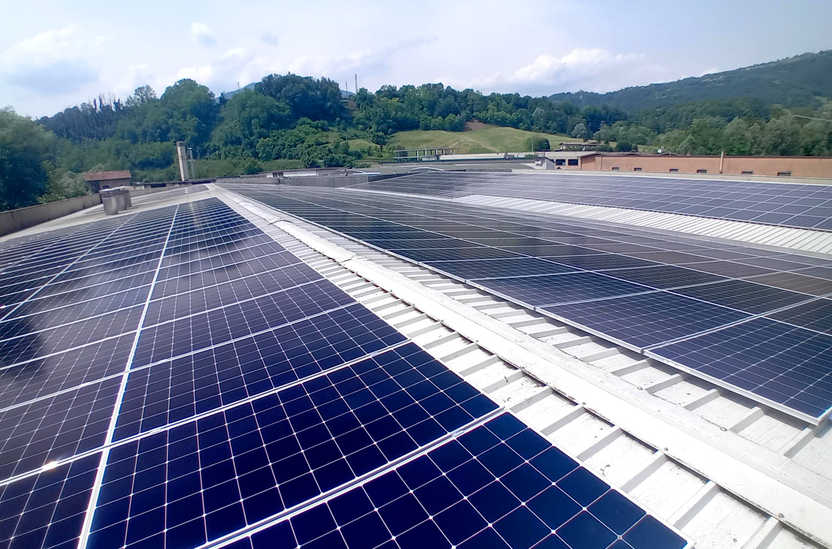 Impianto fotovoltaico SunPower aziendale Textela Creative Spa a Casnigo (Bergamo)