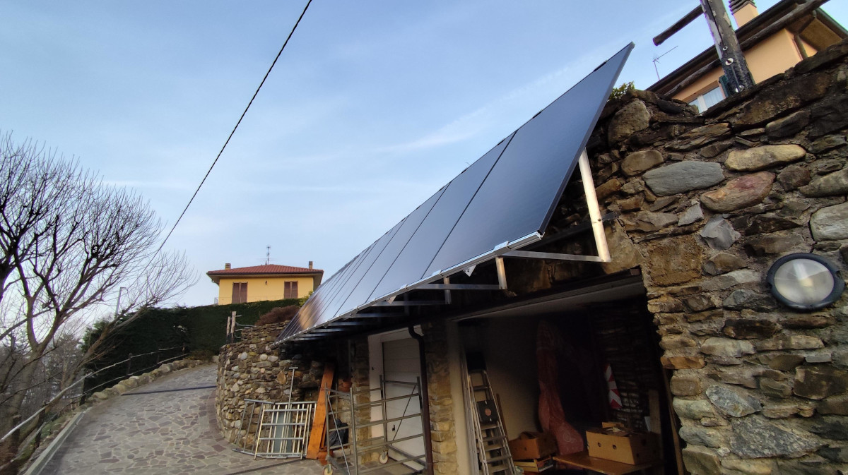 Pannelli solari di impianto fotovoltaico SunPower a Colle Brianza (LC)