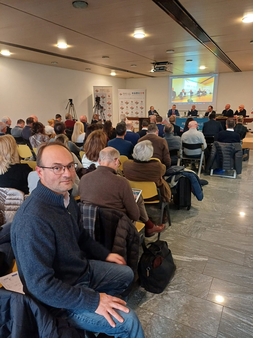 Cristian Malavasi tra i partecipanti del convegno sull'autoconsumo a Lecco