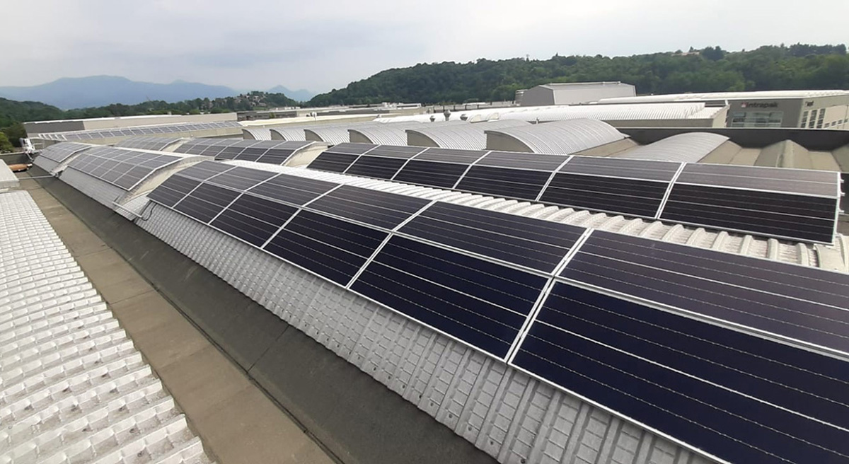 Impianto fotovoltaico aziendale con pannelli SunPower installato presso Corapack Srl a Brenna