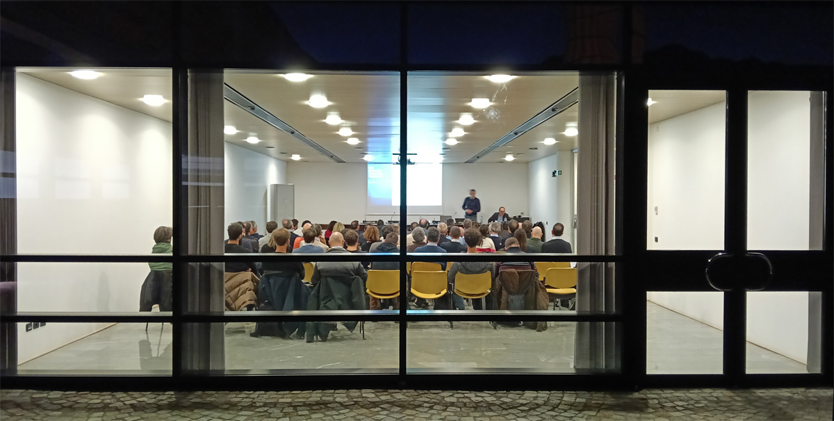 Il pubblico è rimasto attento fino alla fine del seminario su FV e CER