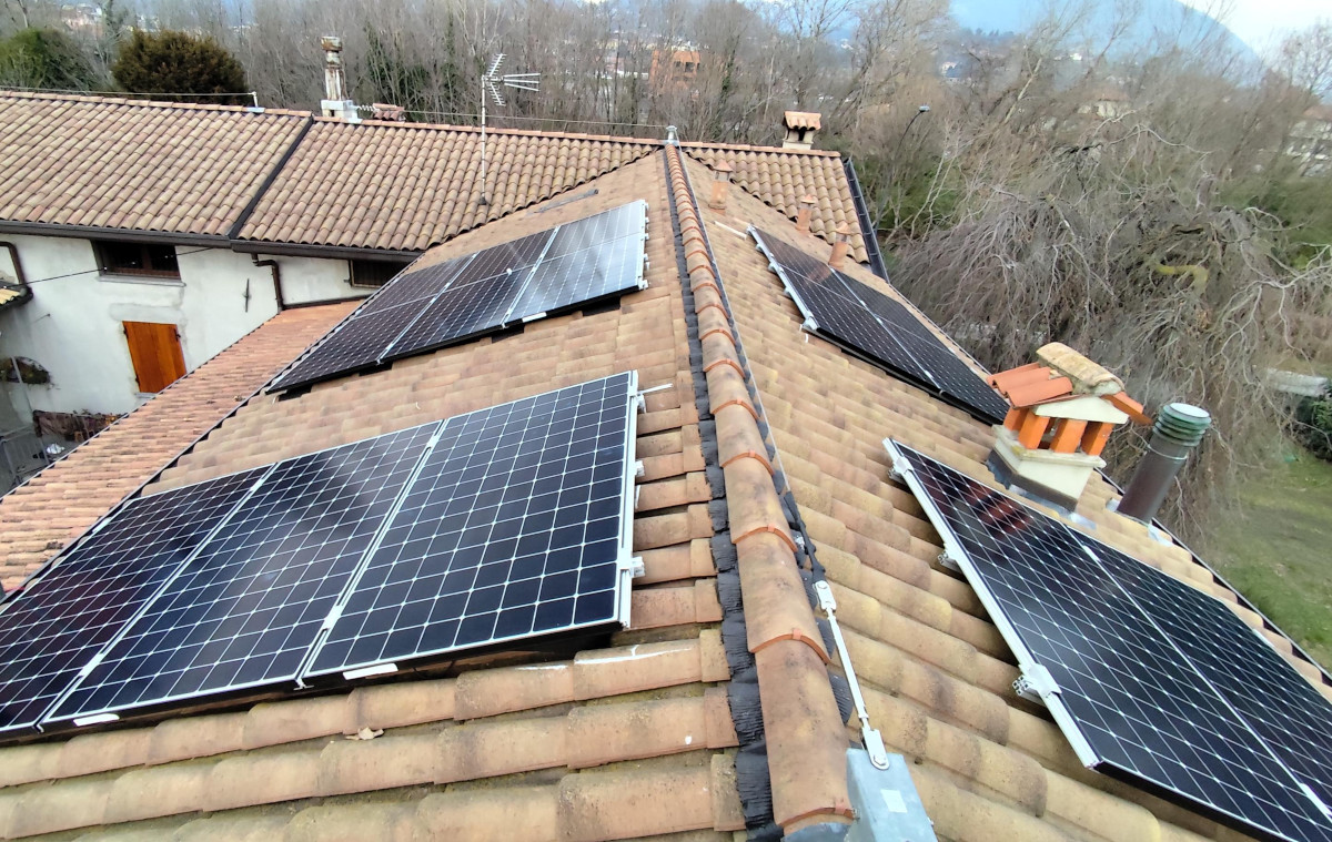 Pannelli solari di impianto fotovoltaico SunPower a Erba (CO)