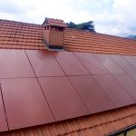 Alcuni pannelli dell'impianto fotovoltaico realizzato sul tetto dell'Hospice San Martino di Como