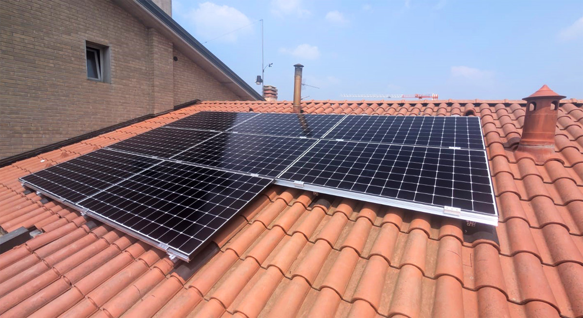 I pannelli a energia solare SunPower MAxeon 3 dell'impianto fotovoltaico realizzato a Verano Brianza (MB)