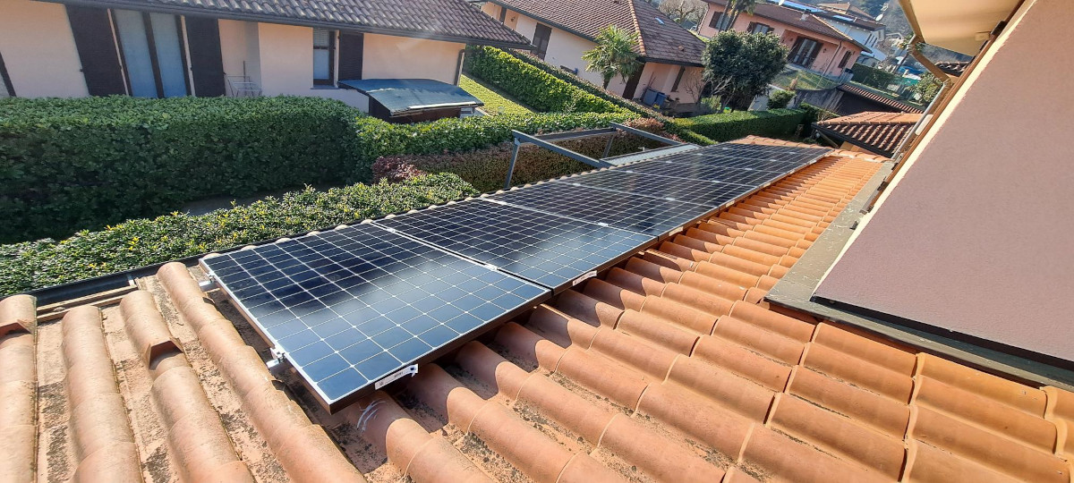 Pannelli solari di impianto fotovoltaico SunPower a Viganò (LC)