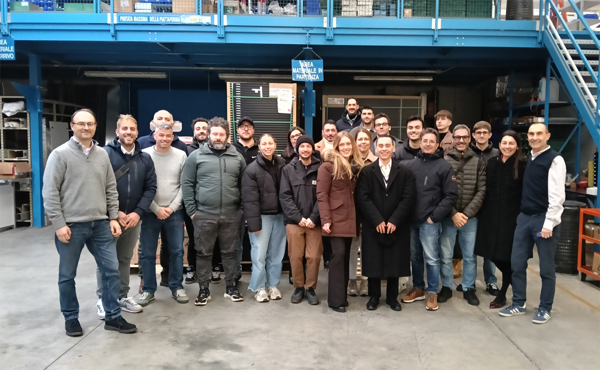 Tutti i membri del team dell'azienda Elettrica Rogeno a fine 2025