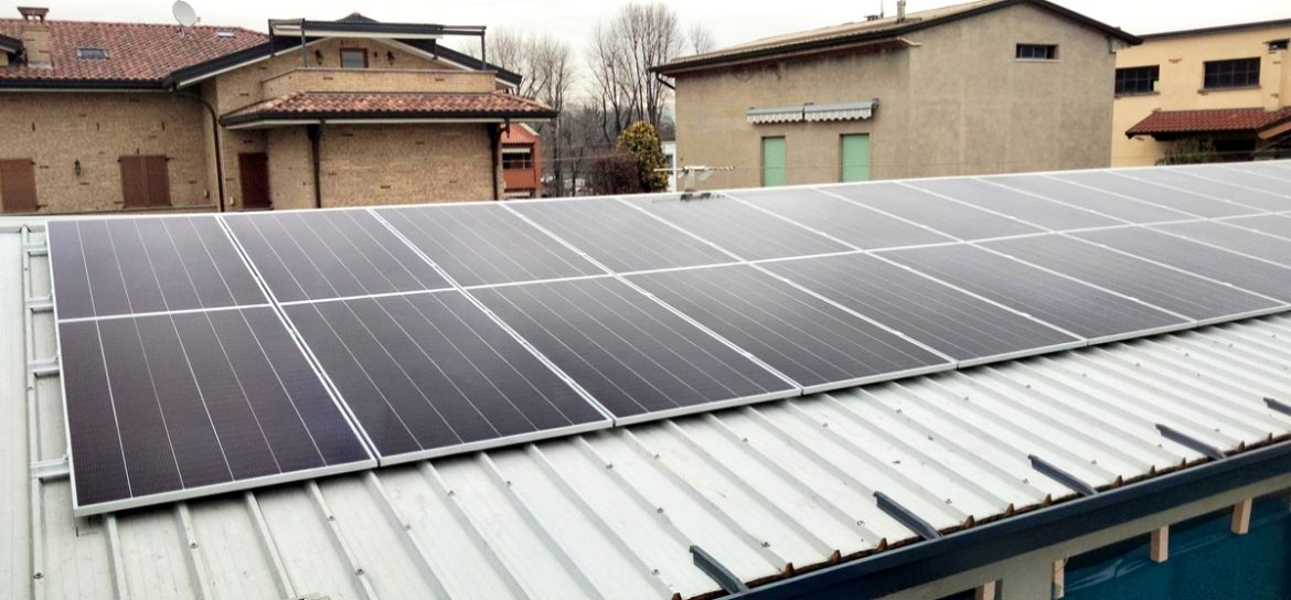 Impianto fotovoltaico aziendale con pannelli TCL SunPower Performance 7 555 COM a Meda (MB)