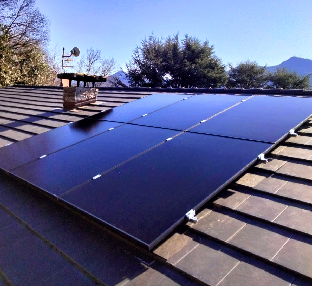 Impianto fotovoltaico privato con pannelli TCL SunPower M Class 470 Wp a Cuasso al Monte (VA)