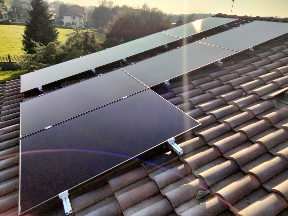 Impianto fotovoltaico privato con pannelli TCL SunPower M Class 470 Wp a Renate (MB)