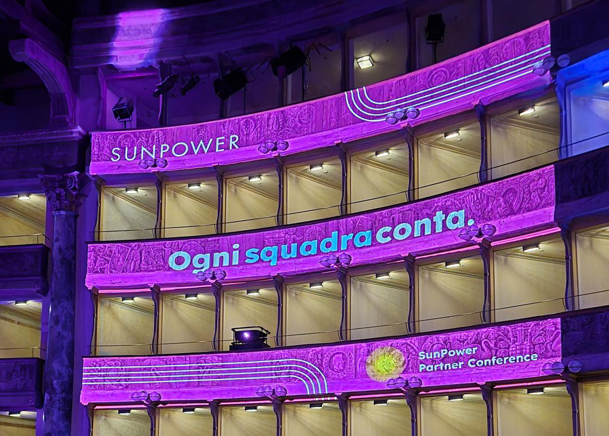L'interno del Teatro Sociale di Bergamo durante l'evento SunPower Partner Conference 2026