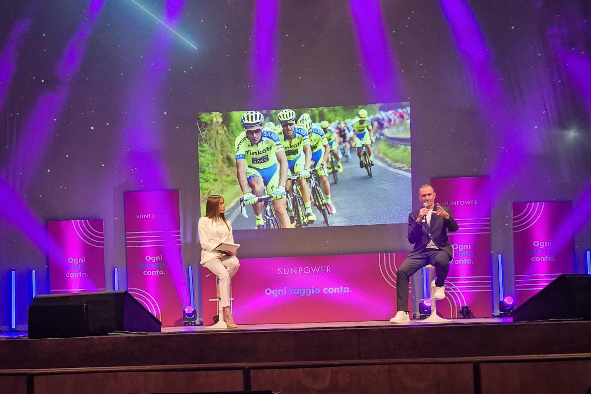 Un momento della SunPower Partner Conference 2026 al Teatro Sociale di Bergamo con il campione di ciclismo Ivan Basso