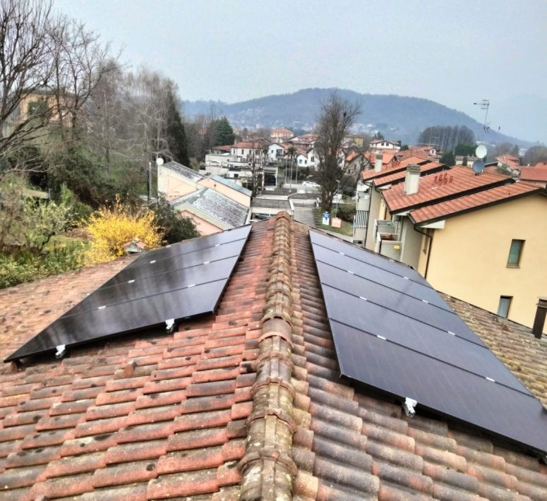 Impianto fotovoltaico privato del 2026 con pannelli Viessmann Vitovolt a Falloppio (CO)