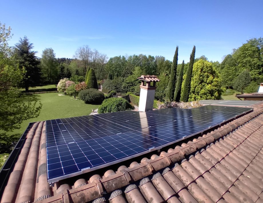 Impianto fotovoltaico domestico con pannelli SunPower Maxeon 6 AC a Varese (VA)