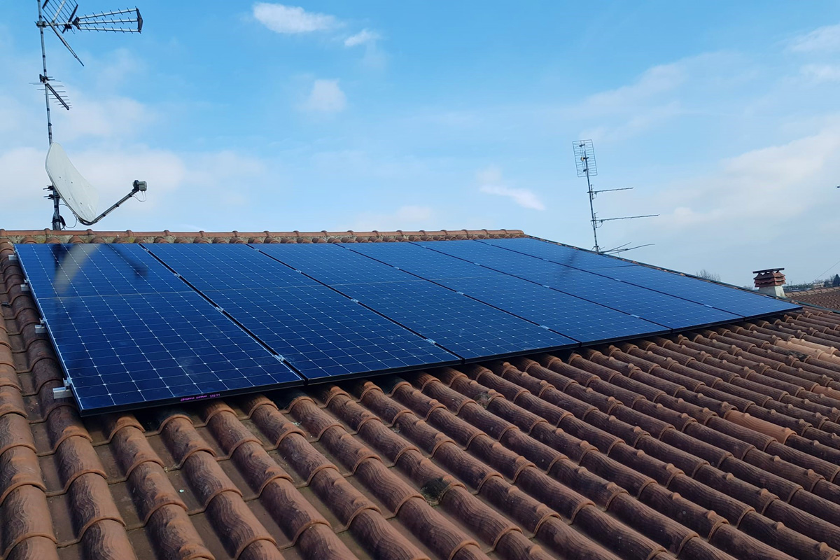 Impianto fotovoltaico privato con pannelli SunPower Maxeon 7 a Rescaldina (MI)