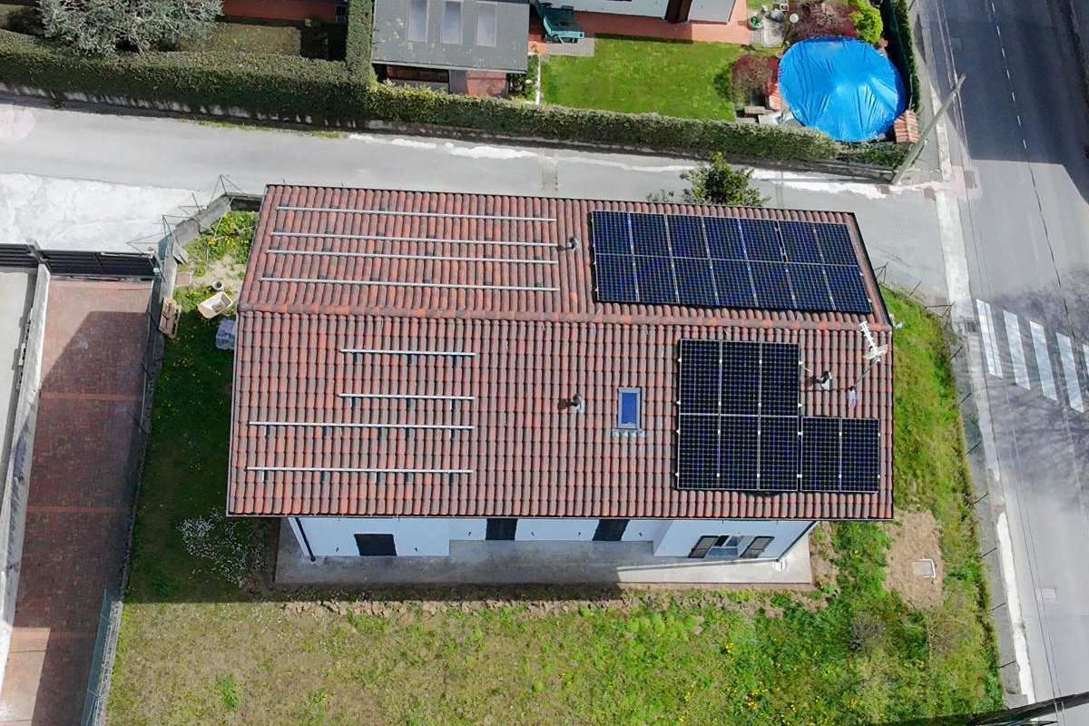 Pannelli SunPower Maxeon 7 installati in impianto fotovoltaico privato a Rogeno (LC)