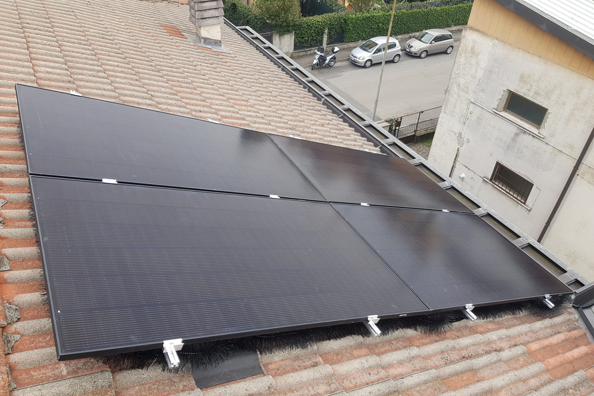 Pannelli SunPower Performance 7 500 blk installati in impianto fotovoltaico domestico a Desio (MB)