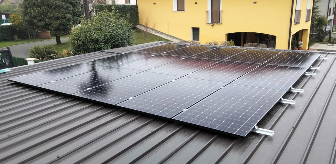 Pannelli SunPower Maxeon 7 455 Wp installati in impianto fotovoltaico domestico a Gerenzano (VA)