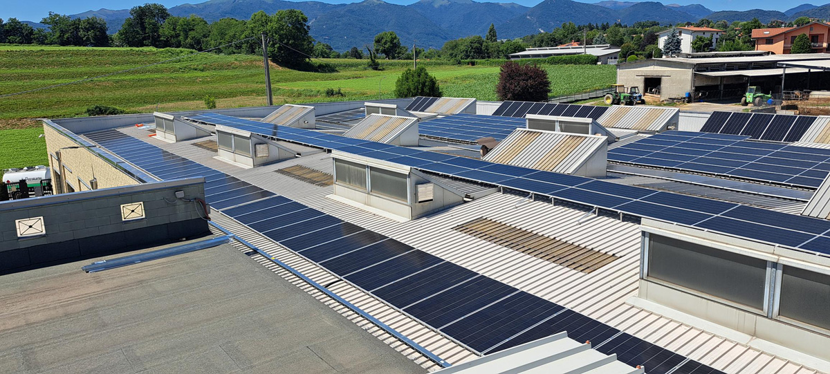 Pannelli SunPower Performance 7 550 COM installati in impianto fotovoltaico aziendale a Rogeno (LC) presso VEP Accessori per mobili Srl
