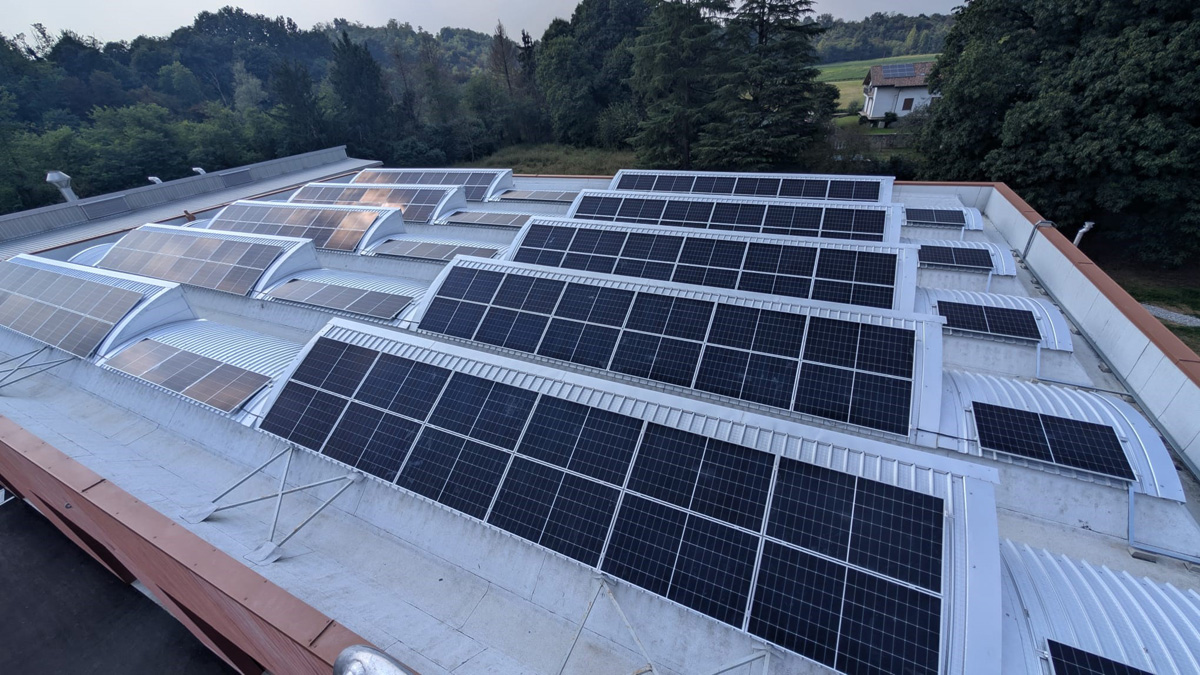 Pannelli Viessmann Vitovolt 300 installati in impianto fotovoltaico aziendale a Missaglia (LC) presso Tessitura Fratelli Giussani SpA